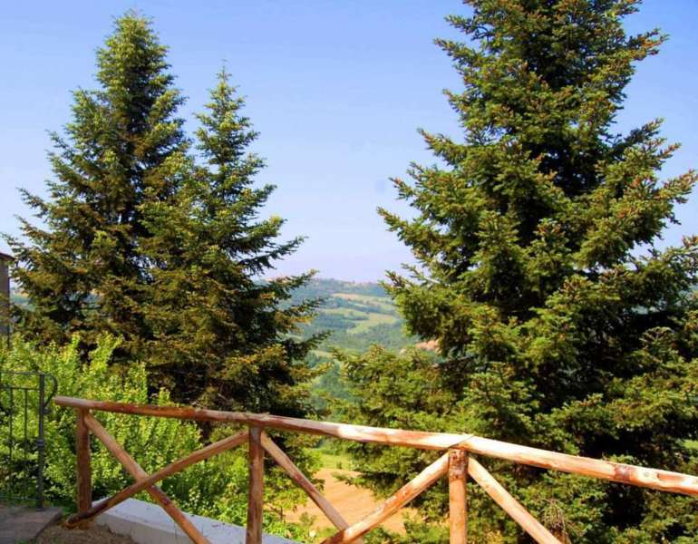 detached house for sale Sarnano central Italy