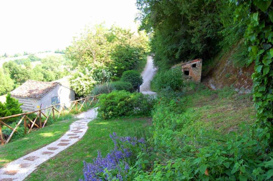 detached house for sale Sarnano central Italy