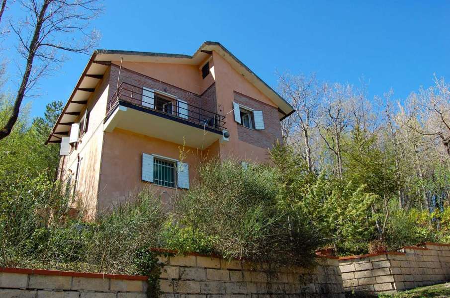 villa bifamiliare restaurata Piobbico