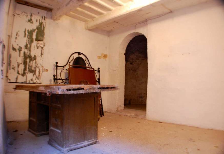 Apartment and shop in the historic center of Sarnano