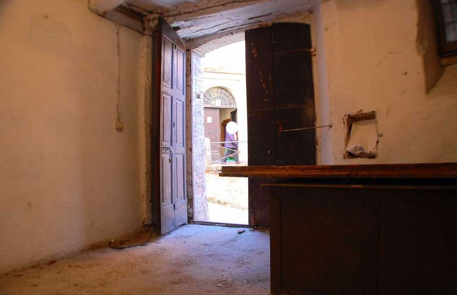 Apartment and shop in the historic center of Sarnano