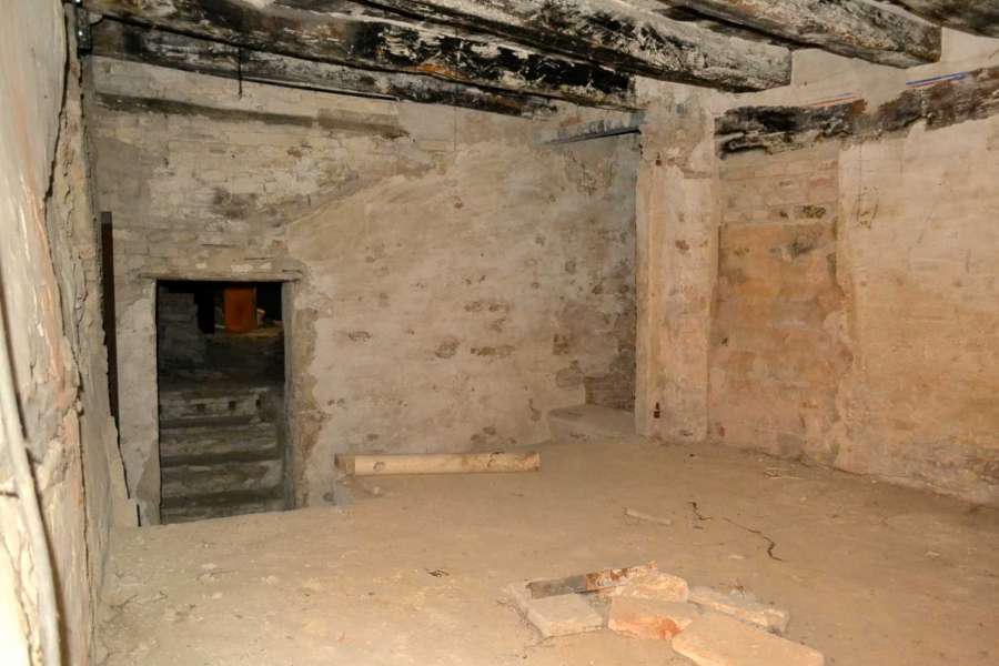 Apartment and shop in the historic center of Sarnano