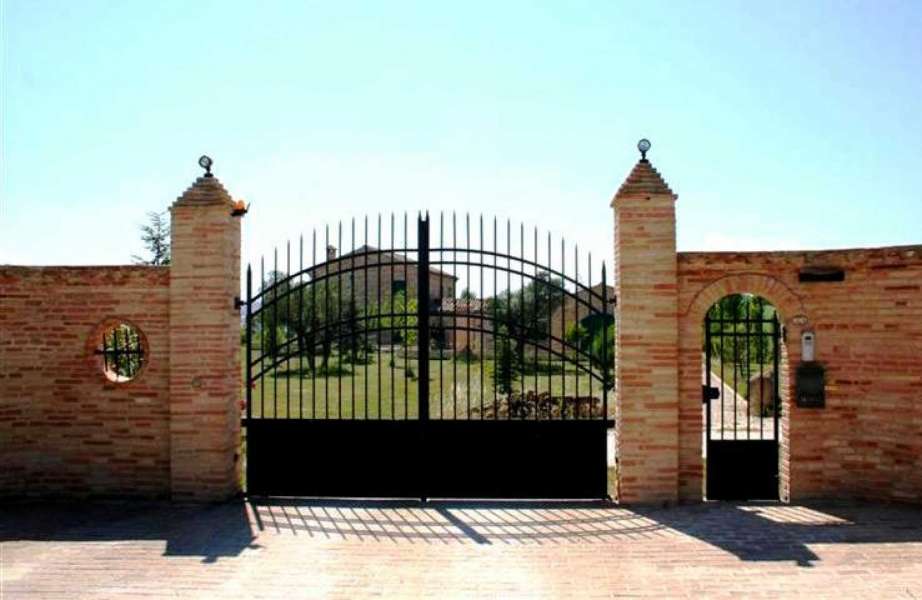 Magnific Villa in the countryside of Macerata