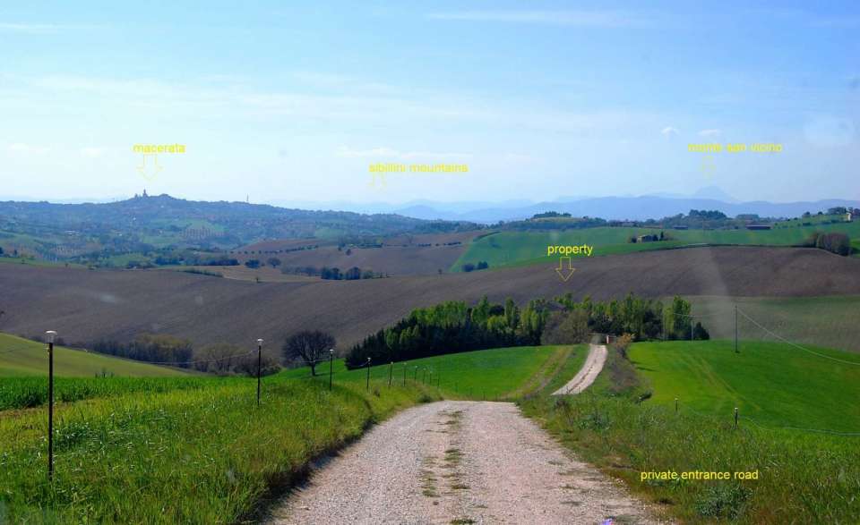 Magnific Villa in the countryside of Macerata
