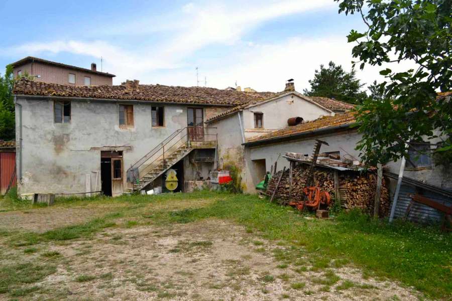 Farmhouse to rebuild for sale just outside the historic center of Colmurano, Macerata, Le Marche