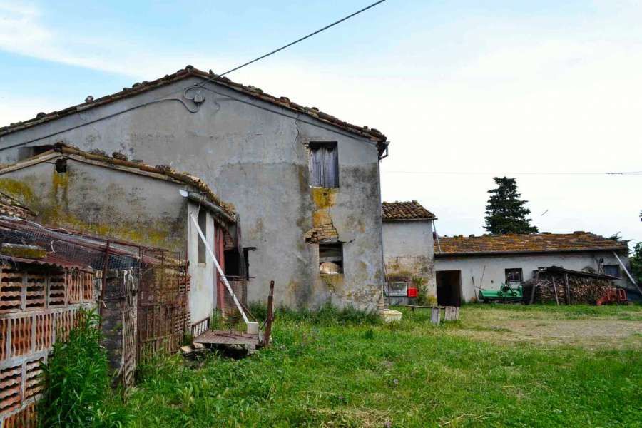 Farmhouse to rebuild for sale just outside the historic center of Colmurano, Macerata, Le Marche