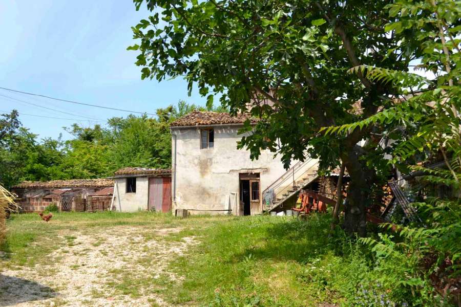 Farmhouse to rebuild for sale just outside the historic center of Colmurano, Macerata, Le Marche