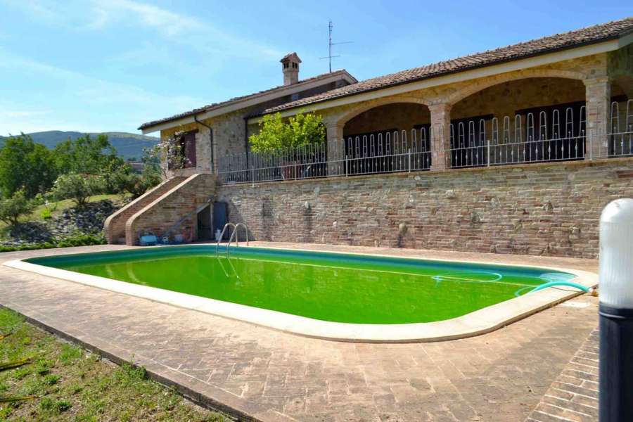 Villa singola con piscina e giardino in vendita a Cingoli, Marche