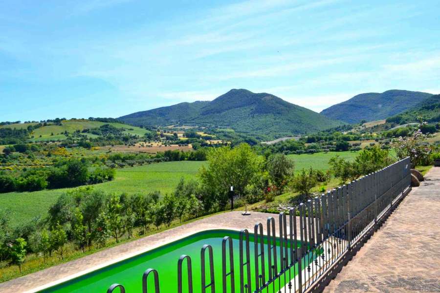 Villa singola con piscina e giardino in vendita a Cingoli, Marche
