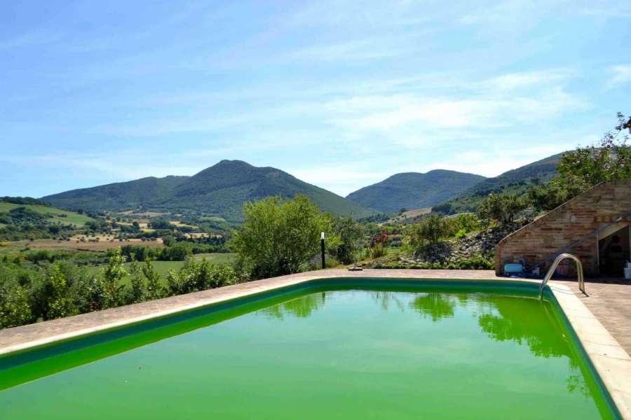 Villa singola con piscina e giardino in vendita a Cingoli, Marche