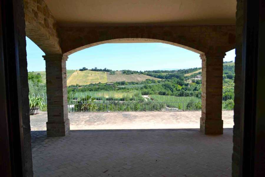 Villa singola con piscina e giardino in vendita a Cingoli, Marche
