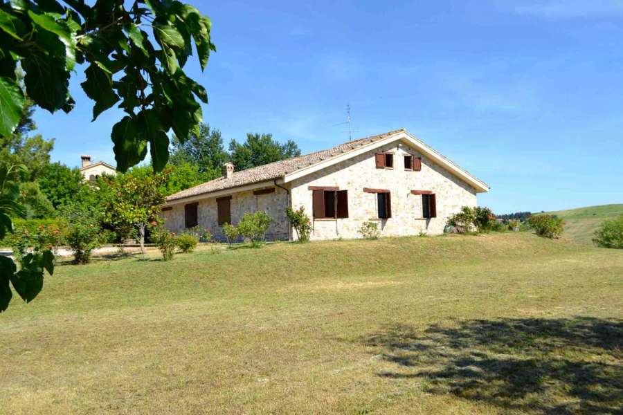 Villa singola con piscina e giardino in vendita a Cingoli, Marche
