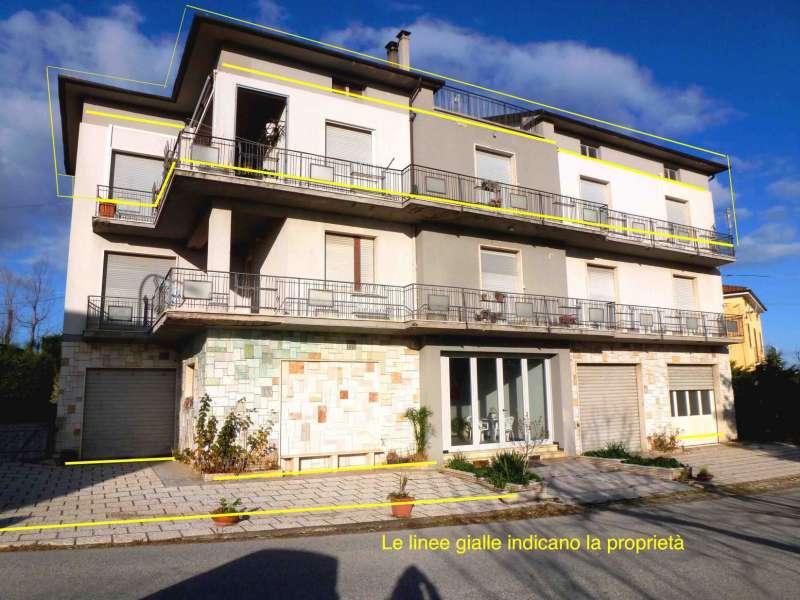 Appartamento, dependance, garage e cantina in vendita in palazzina a Loro Piceno, Borgo San Lorenzo