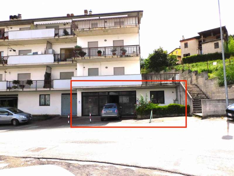 Locale di deposito in zona semicentrale a Sarnano