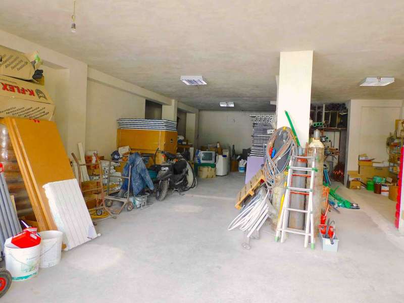 Locale di deposito in zona semicentrale a Sarnano