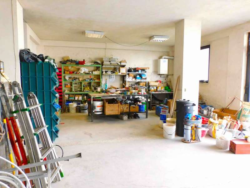Locale di deposito in zona semicentrale a Sarnano