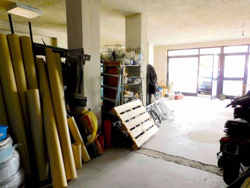 Locale di deposito in zona semicentrale a Sarnano