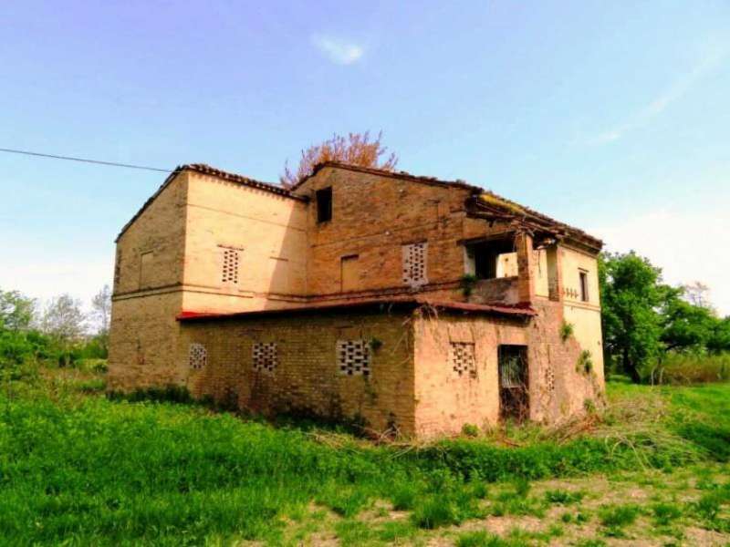 Casale in campagna da ristrutturare - Morrovalle