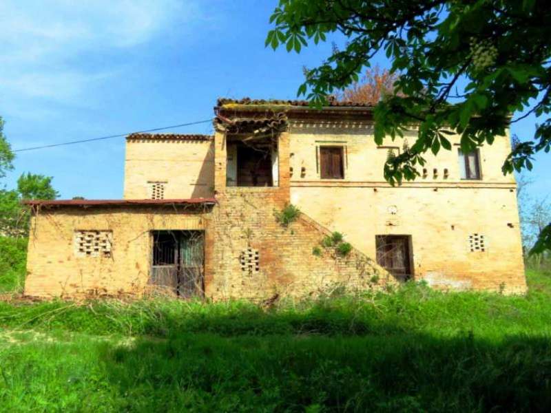 Casale in campagna da ristrutturare - Morrovalle