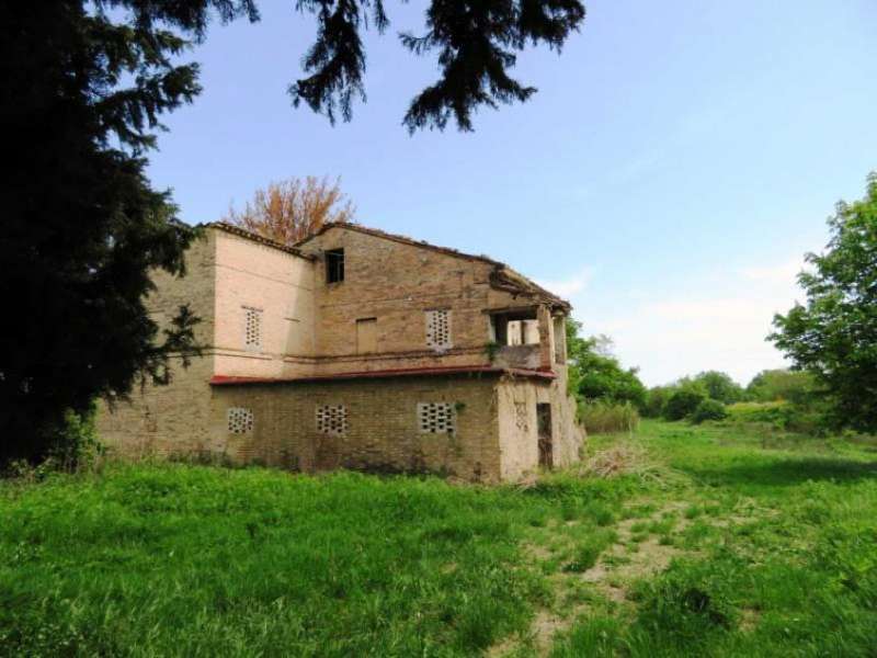 Casale in campagna da ristrutturare - Morrovalle