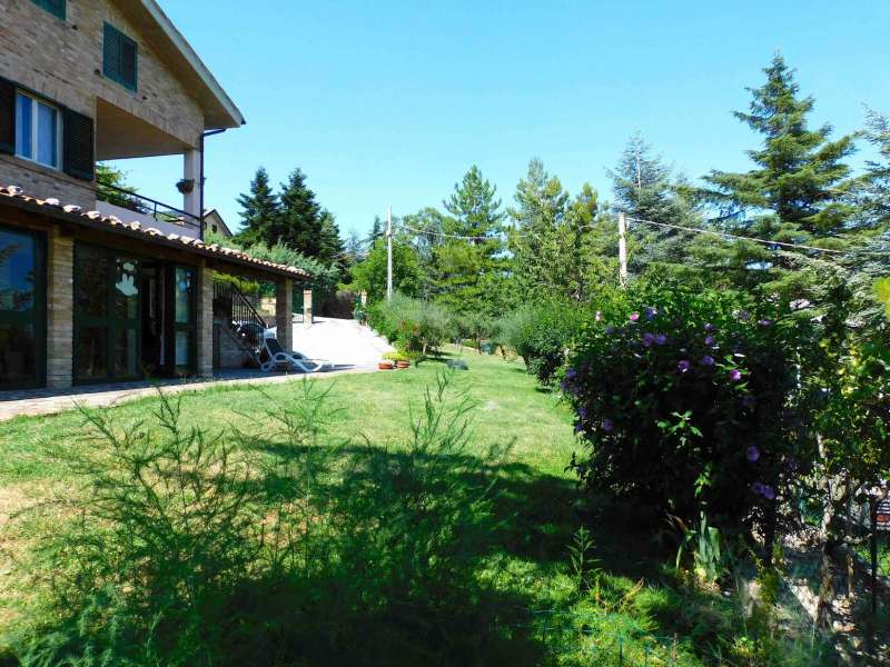Villa for sale with big garden