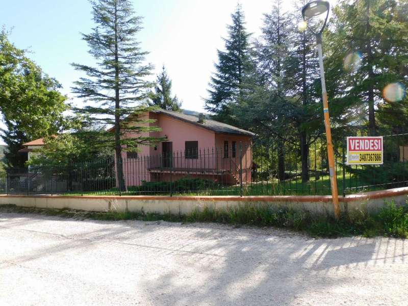 villa in contrada margani a Sarnano in zona tranquilla e panoramica