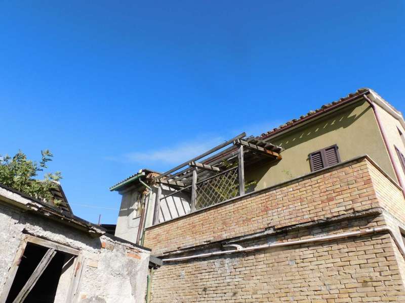 Appartamento con terreno a Sarnano