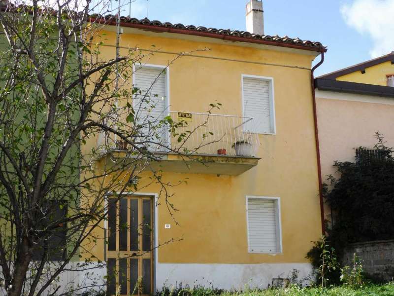 Appartamento con terreno a Sarnano
