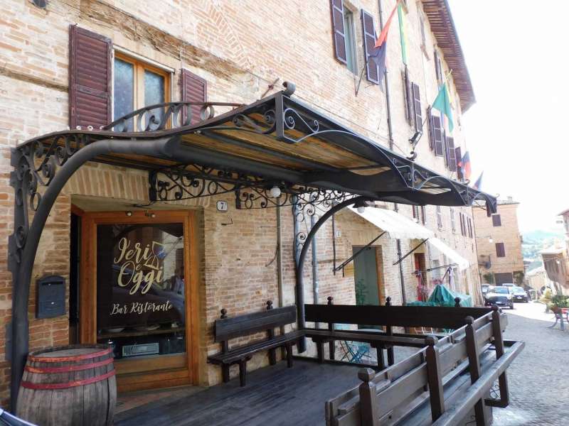 Bar-restaurant-pub in the historic centre