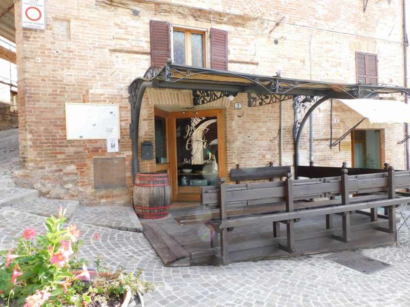 Bar-restaurant-pub in the historic centre