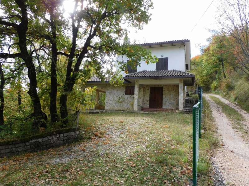 Villa con terreni edificabili 