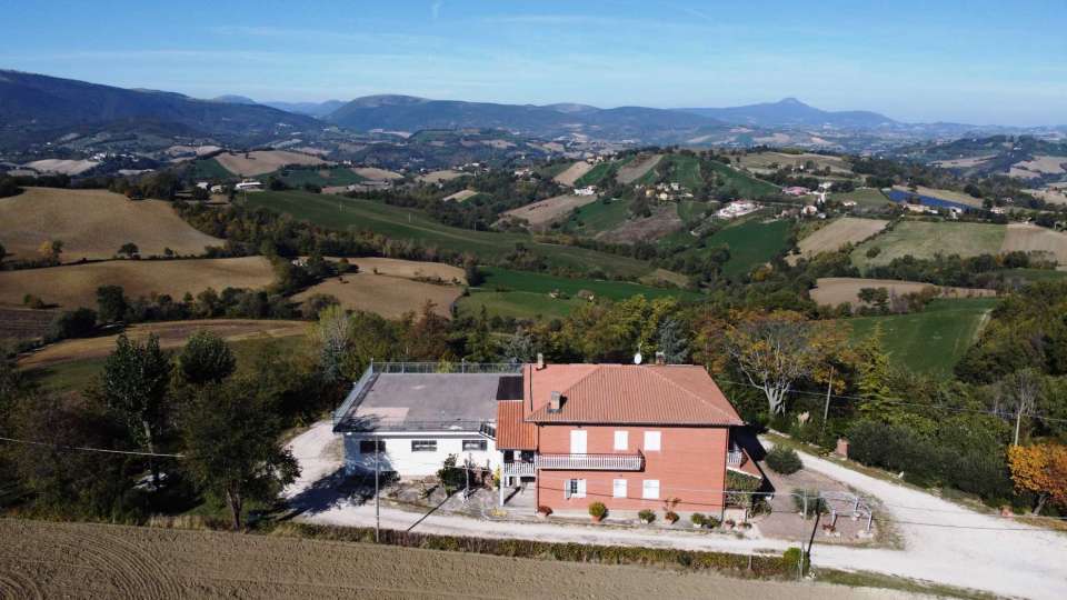 Villa bifamiliare con terreno San Ginesio  (MC)