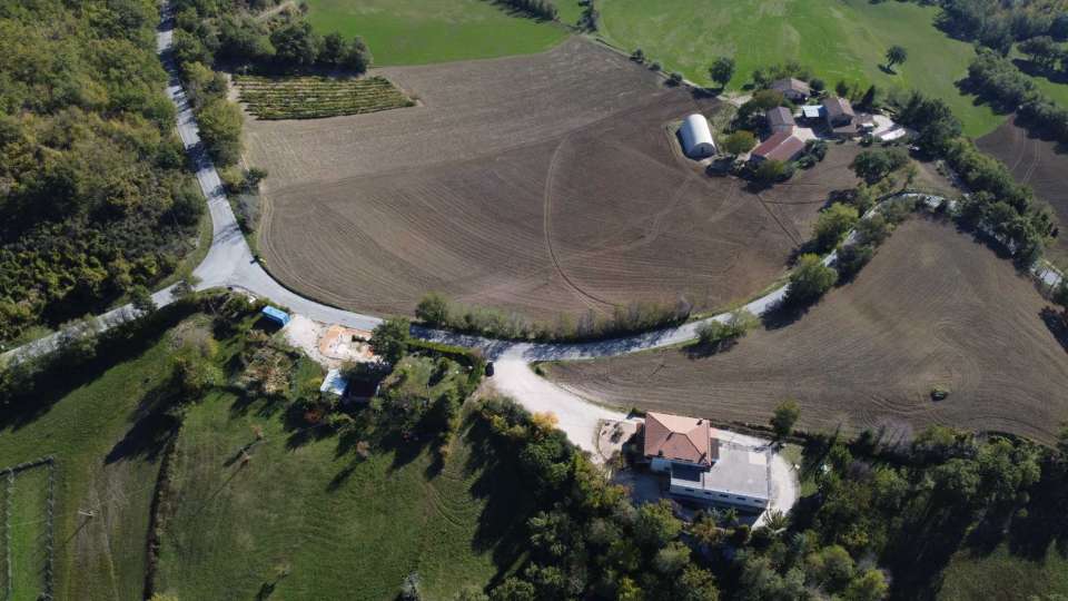 Villa bifamiliare con terreno San Ginesio  (MC)