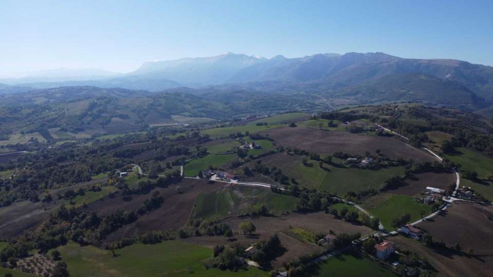 Villa bifamiliare con terreno San Ginesio  (MC)