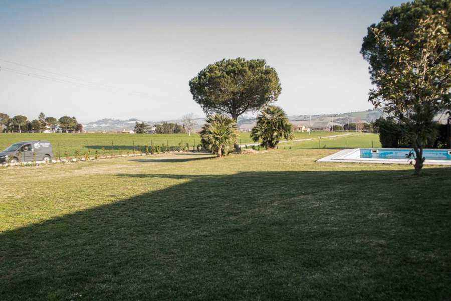 Villa with swimming pool Montecassiano (MC)