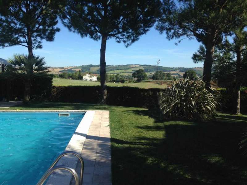 Villa with swimming pool Montecassiano (MC)
