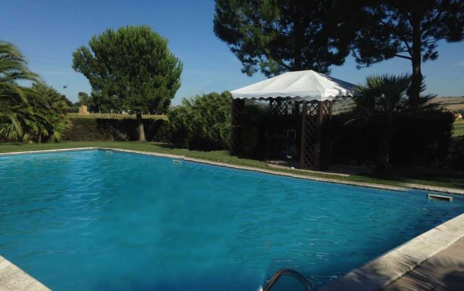 Villa with swimming pool Montecassiano (MC)