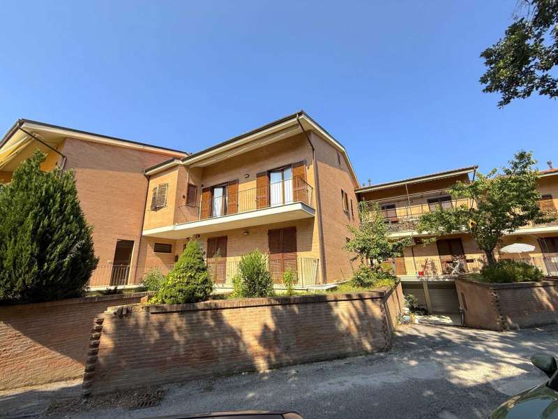 Proprietà pronta da vivere con ampio garage