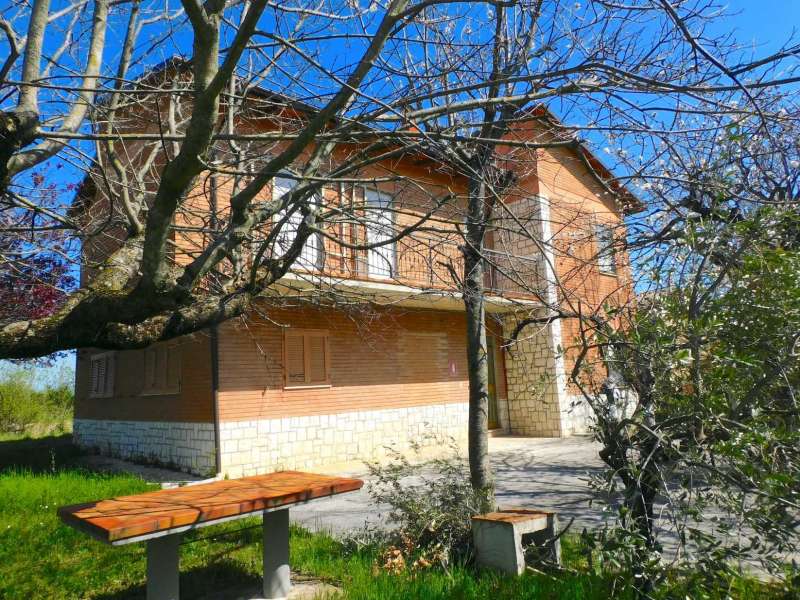 Casale con corte a San Ginesio