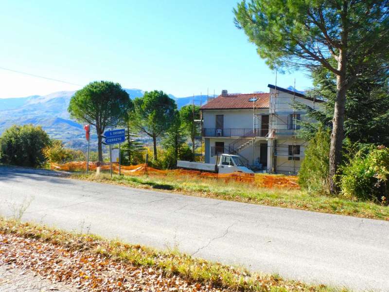 Villetta bifamiliare con corte a San Ginesio