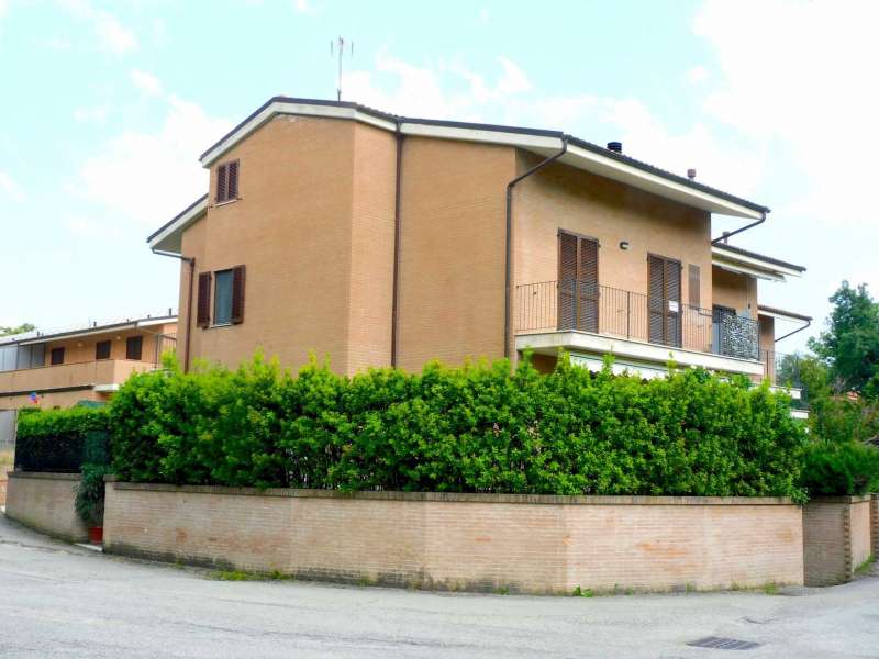 Appartamento in villetta a schiera a Sarnano prospiciente le terme di San Giacomo