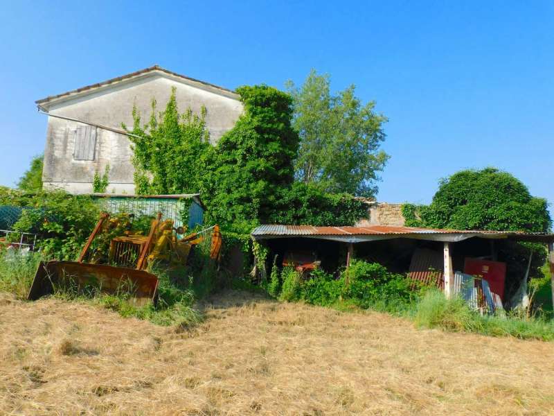 Fabbricato rurale con terreno a San Ginesio, Contrada Macchie