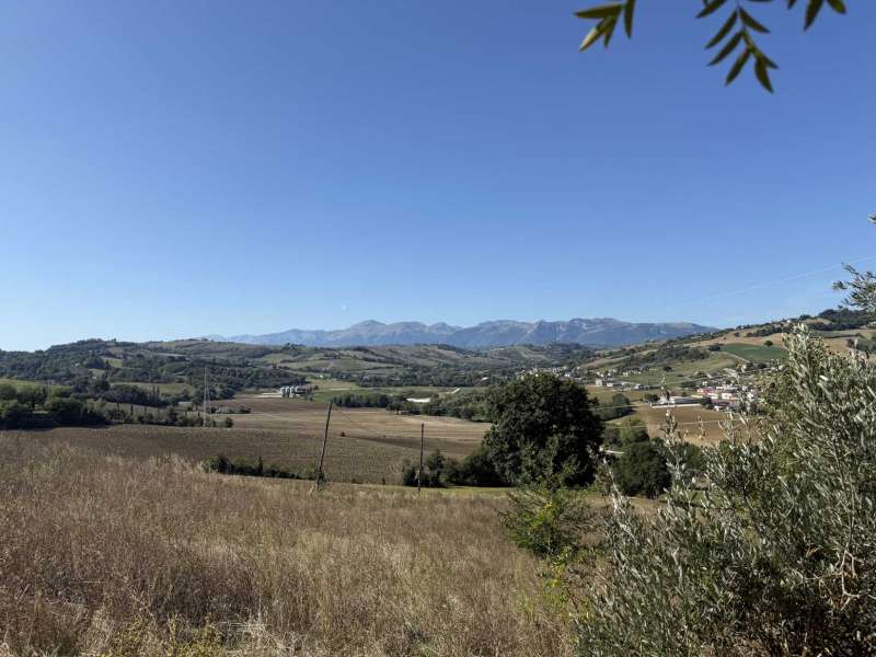 Fabbricato rurale con terreno a San Ginesio, Contrada Macchie