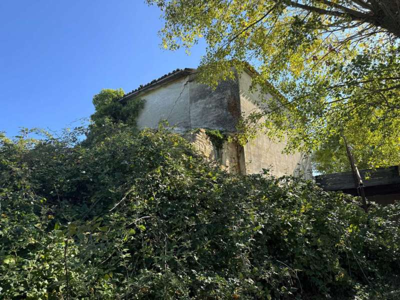 Fabbricato rurale con terreno a San Ginesio, Contrada Macchie