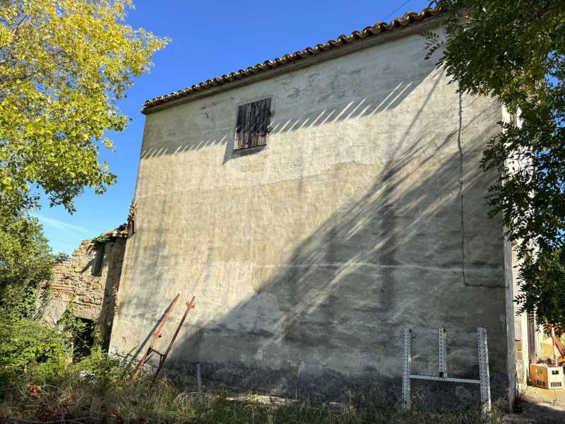 Fabbricato rurale con terreno a San Ginesio, Contrada Macchie