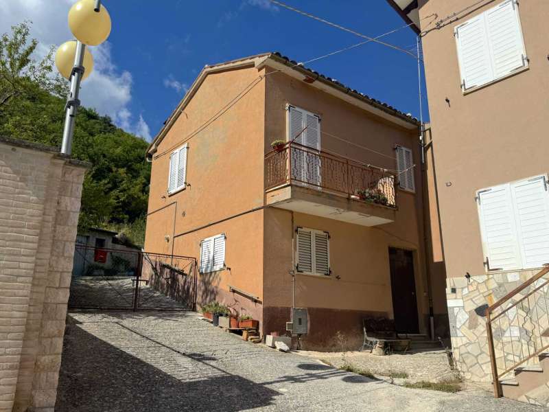 Abitazione con accessori nel cuore dei Monti Sibillini