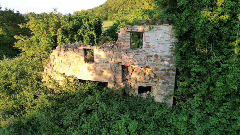 Ruins and agricultural land in San Ginesio