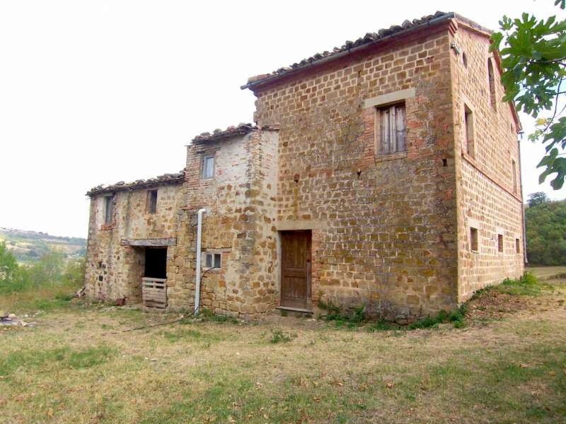 Ruins and agricultural land in San Ginesio