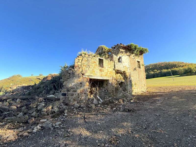 Ruins and agricultural land in San Ginesio