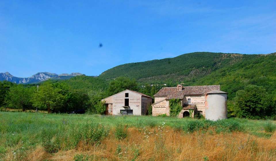 Podere da Restaurare Sarnano Castello della Rocca